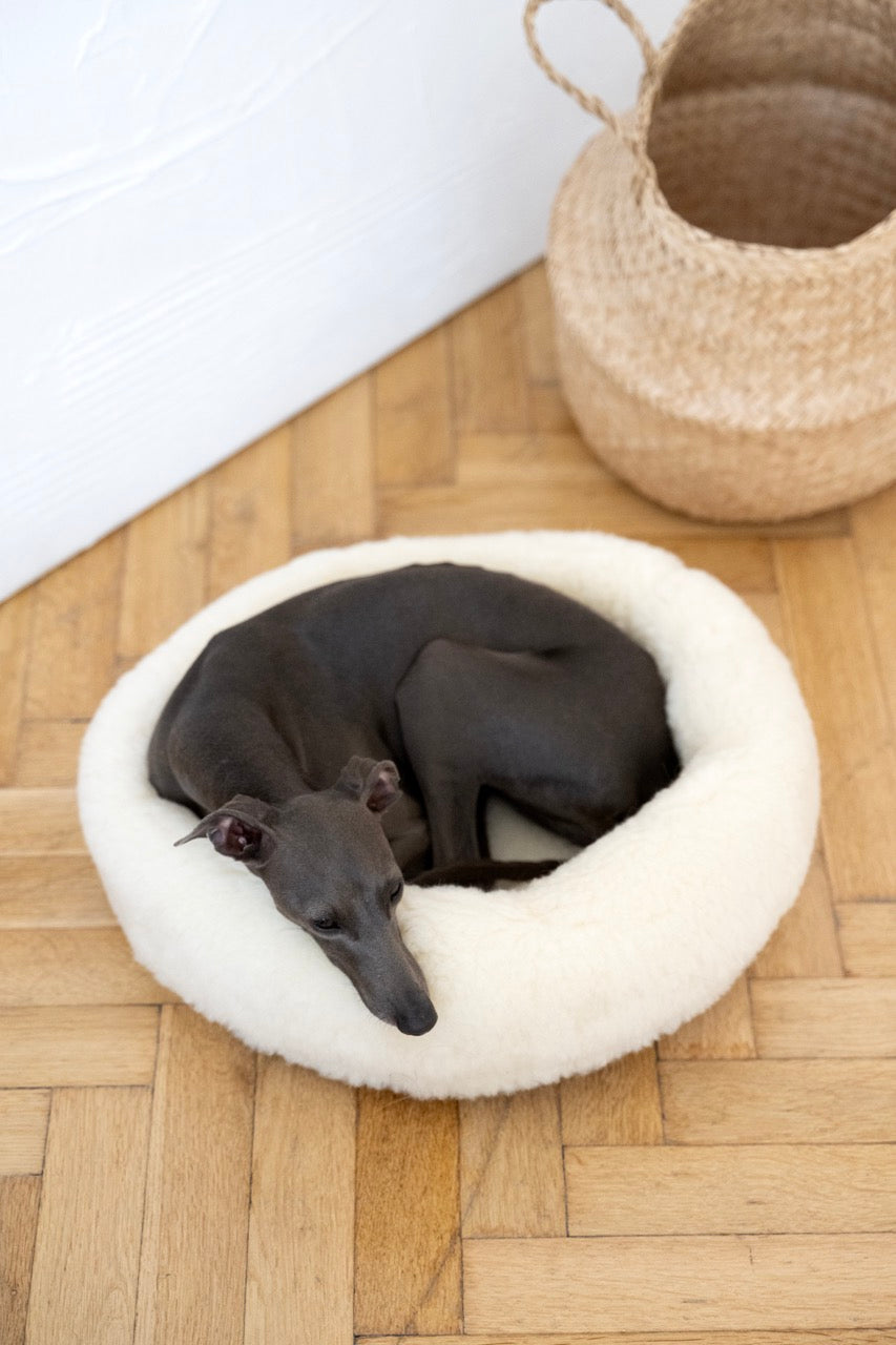 Round Natural Wool Pet Bed - White